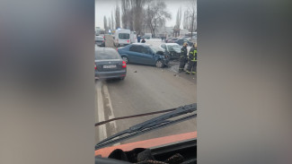 В Воронеже произошло жёсткое лобовое ДТП: появилось видео