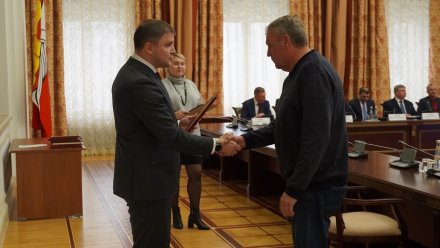 Губернатор поблагодарил вернувшихся в Воронеж после командировки в Херсоне водителей