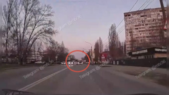 В Воронеже автобус вылетел на встречку и едва не сбил женщину