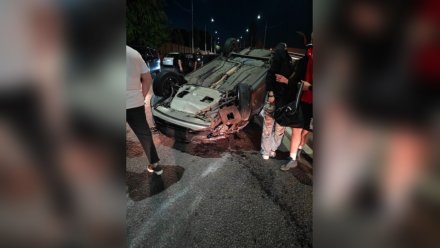 24-летняя девушка устроила ДТП с «перевёртышем» на набережной в Воронеже