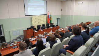 Время работы в округах. Спикер Воронежской облдумы посетил Бутурлиновский район