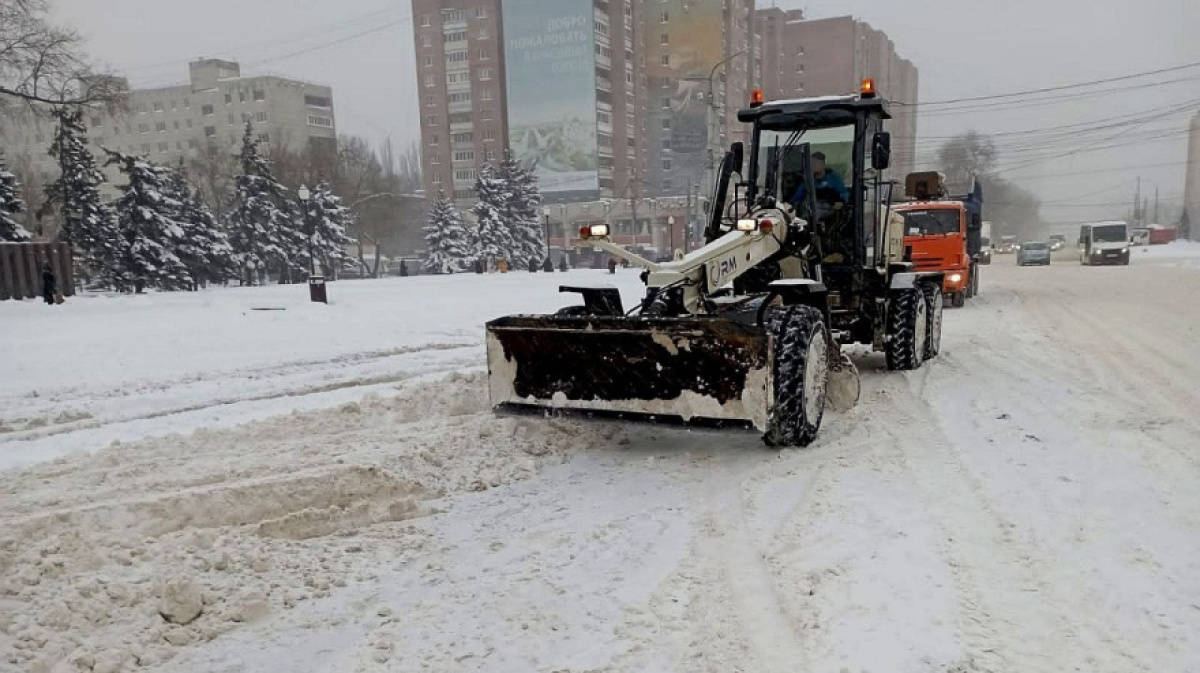 Мэр пообещал усилить ночную работу по расчистке дорог от снега в Воронеже |  12.12.2023 | Воронеж - БезФормата