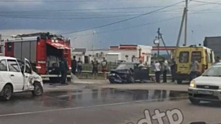 Под Воронежем в крупном ДТП с участием двух авто пострадали четыре человека