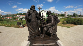 Памятник святителю Митрофану торжественно открыли в Воронеже