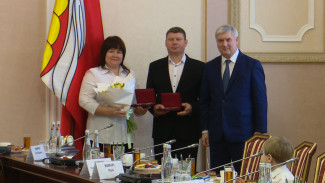 Губернатор Воронежской области вручил многодетным семьям государственные награды