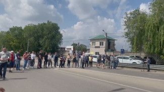 Жители воронежской «Нефтебазы» в знак протеста перекрыли соседнюю улицу