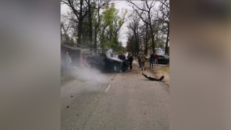 Появилось видео с последствиями жёсткого ДТП в воронежском микрорайоне Сомово