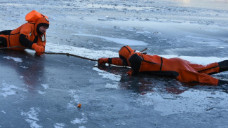 Спасатели измерили толщину льда на водохранилище в Воронеже