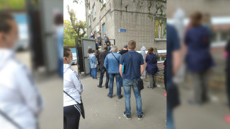 Облздрав объяснил многочасовую очередь в «красную зону» воронежской поликлиники