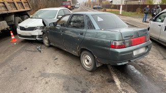 Два водителя пострадали в массовом ДТП под Воронежем
