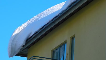 Более 2 тысяч крыш в Воронеже признали опасными из-за схода снега