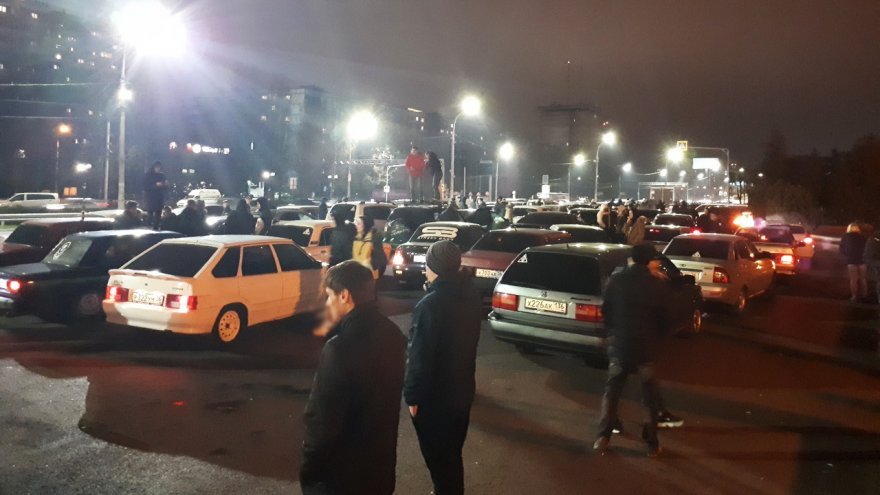 ГИБДД пообещала наказать водителей, устроивших игру на крупной магистрали в Воронеже