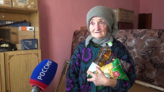 Малоимущие воронежские старики получили продуктовые наборы 