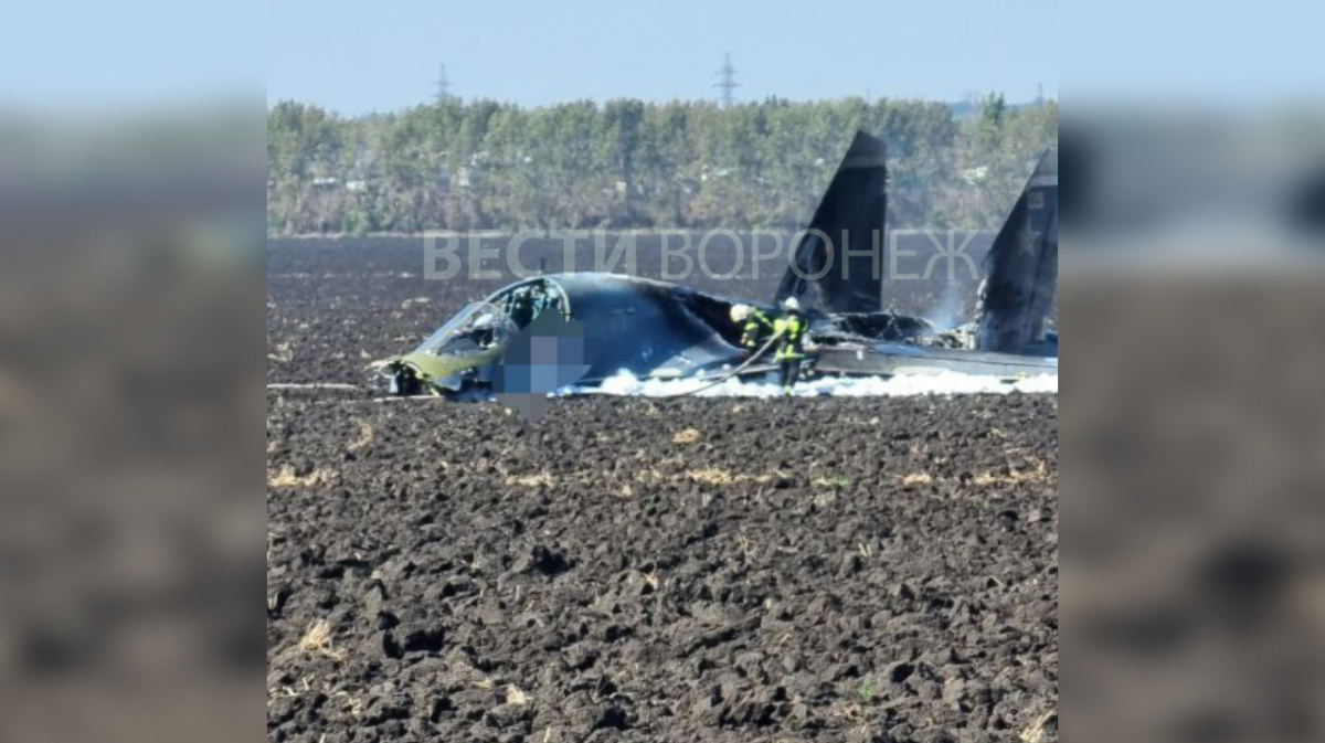 Появились фото с места крушения истребителя Су-34 в Воронежской области |  20.09.2023 | Воронеж - БезФормата