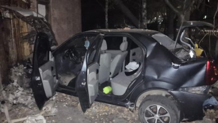 В Воронежской области иномарка протаранила забор: водитель в больнице