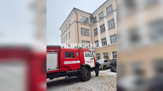 Воронежцы сообщили о пожаре в школе №16