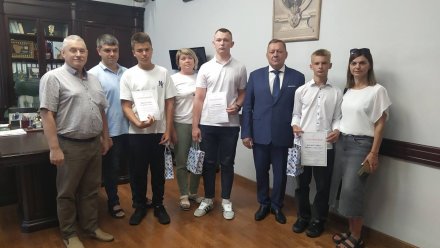 В Острогожском районе студента и школьников наградили за спасение тонущих детей