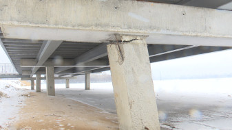 Воронежцам показали на видео опасные для жизни парящие мосты на набережной