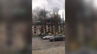 К полыхающему дому на Левом берегу Воронежа направили автобусы для обогрева жильцов