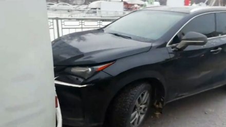 Замеченный в вооружённом конфликте Lexus нашли в центре Воронежа с мёртвым водителем