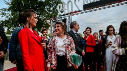 «Буду безумно скучать». Воронежские выпускники попрощались со школой