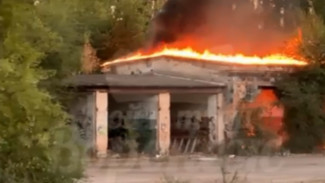 Бесхозные постройки вспыхнули в Советском районе в Воронеже