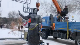 Жуткий памятник Алёнке в Нововоронеже демонтировали 