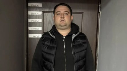В Воронеже мужчина одолжил деньги у женщины для «оплаты» штрафстоянки