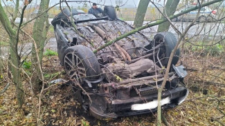 В Воронежской области парень и девушка пострадали в перевернувшейся машине