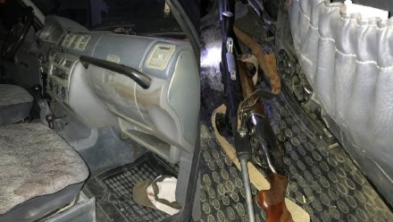 В Воронежской области охотник случайно подстрелил знакомого в машине