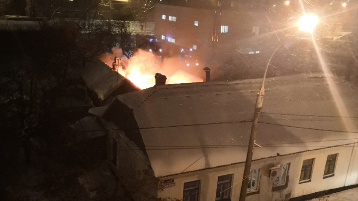 Пожар в воронеже. Что горит в воронеже сейчас на левом берегу. Пожар в комнате. Субин сцена рухнула. Обрушение сцены в мексике видео.