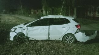 В Воронежской области в ДТП с вылетевшей в кювет иномаркой пострадал 20-летний парень