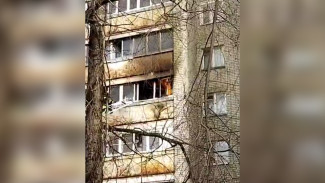 Квартира загорелась в многоэтажке на улице 9 Января в Воронеже