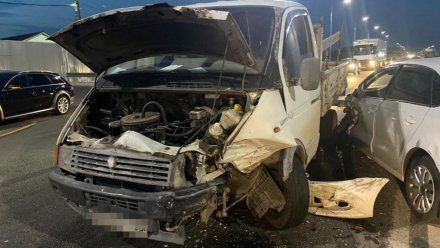 Под Воронежем водитель Nissan устроил массовое ДТП: пострадал 2-летний ребёнок 