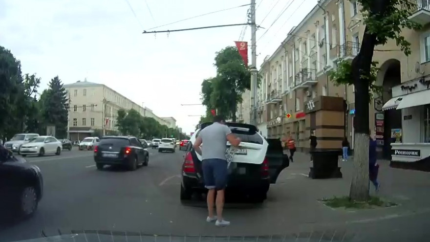Воронежец снял на видео ловкий способ избежать штрафов за платную парковку