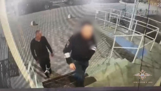 Переодевшийся в полицейского воронежец расплатился с продавцом фальшивыми деньгами