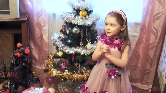 Министр обороны подарил 3-летней девочке из Нововоронежа первый в её жизни велосипед