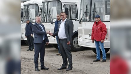 Пять новых автобусов отправили в Грибановский район по поручению губернатора