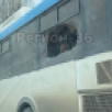 В Воронеже в полном пассажиров автобусе №90 на ходу разбилось стекло 