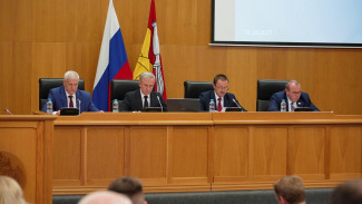 Отвечать на любые вопросы и не прогуливать. В Воронежской облдуме ввели новые правила