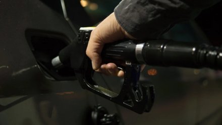 Воронежец покупал бензин по топливной карте с работы и попал под дело