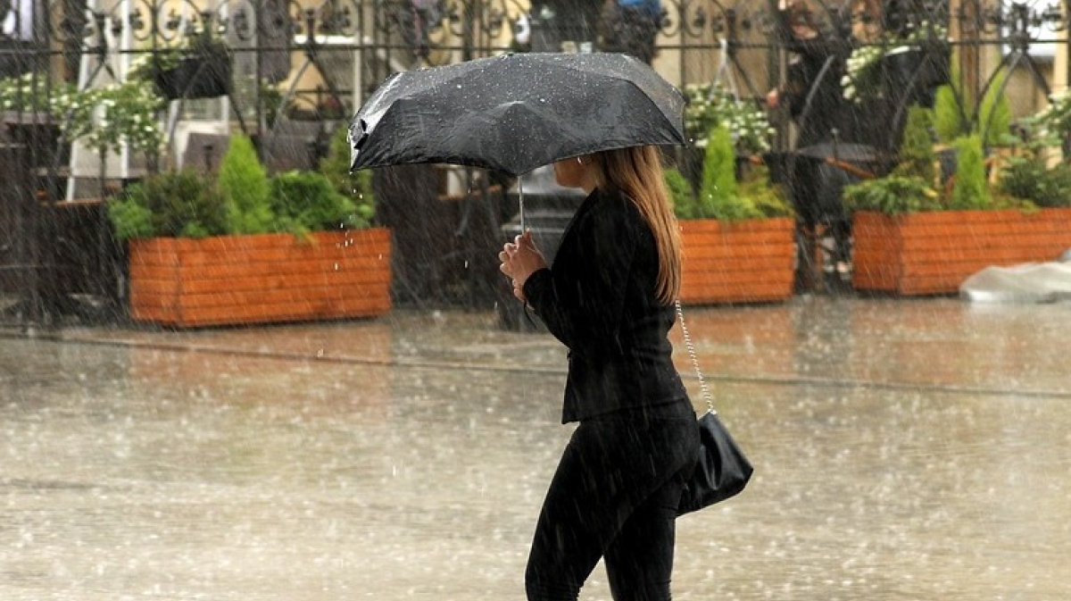 Дождь в одном месте. Անձրևանոց անձրև. Jade in the Rain.