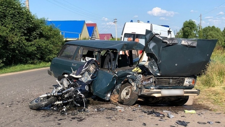 Под Воронежем в страшном ДТП с «четвёркой» разбился байкер