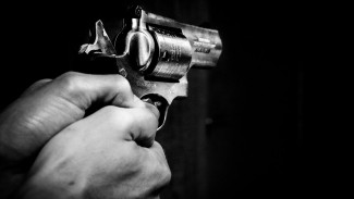 В Воронеже мужчина устроил стрельбу у караоке-бара 
