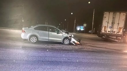 Автомобилистка попала в больницу после ДТП с грузовиком на проспекте Патриотов в Воронеже