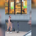 В Воронеже голый мужчина пришёл в «Перекрёсток» и ударил сотрудницу