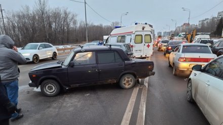Женщина с девочкой попали в больницу после ДТП в Воронеже