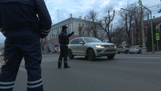 В Воронеже мужчина укусил полицейского