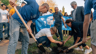 Нововоронежская АЭС: на «Аллее атомщиков» посадили дерево в честь учёного Армена Абагяна