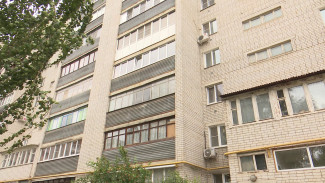 В Воронеже между коммунальщиками и жильцами развязался скандал из-за многоэтажки